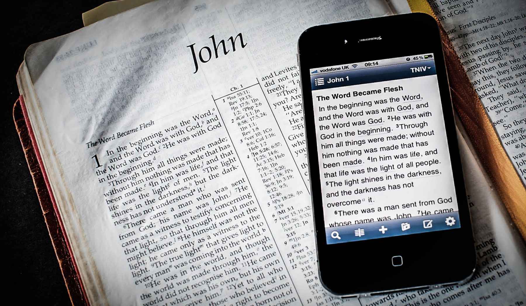 Resolusi Tahun Baru: Apps Alkitab untuk Disiplin Membaca Firman Tuhan 