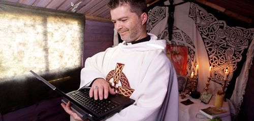 4 Mitos Penggunaan Teknologi di Gereja